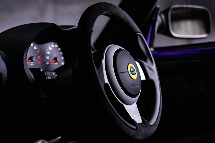 Панель приборов Lotus Exige Sport 350 2015 года  (UK) (фото 29 из 35)